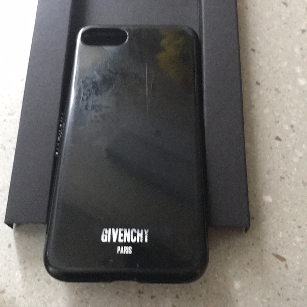 Givenchy IPHONE 7 CASE